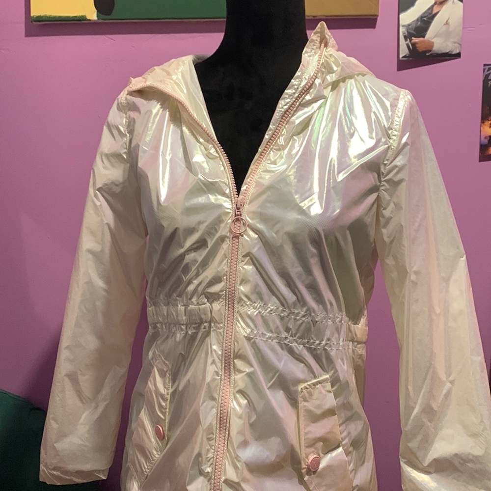 URBAN REPUBLIC
LITTLE GIRLS’ IRIDESCENT HOODED RAINCOAT